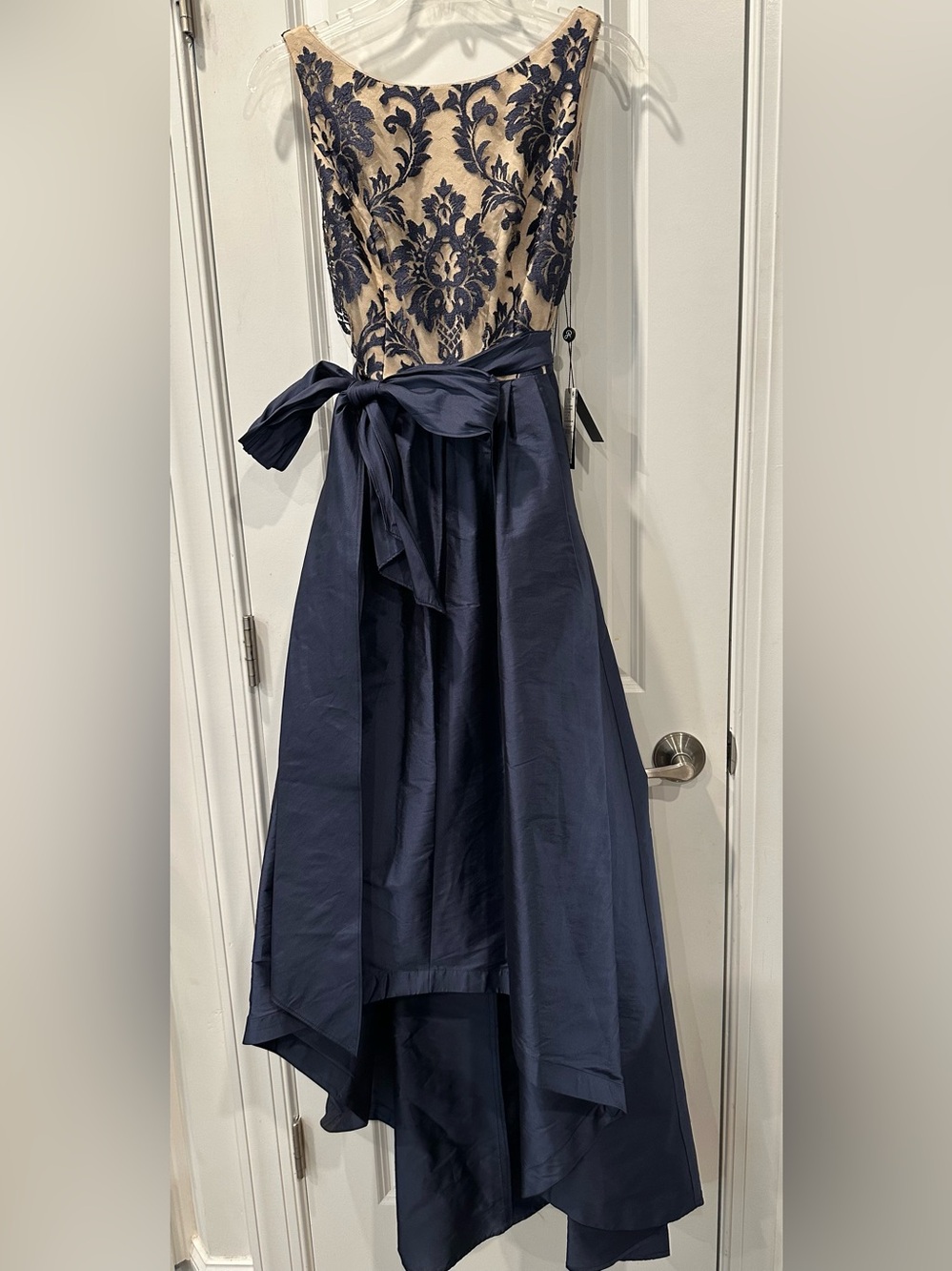NWT Adrianna Papell Navy and Cream Embroidered Lace Taffeta Ball Gown, Size 6P